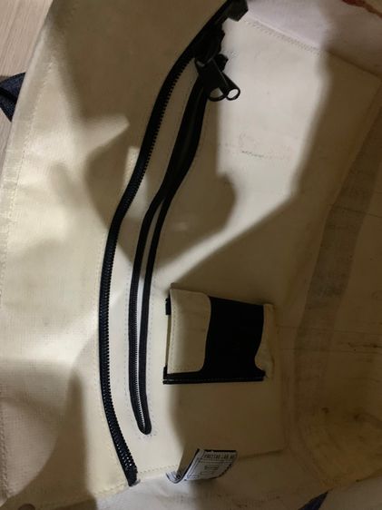 กระเป๋าสะพาย FREITAG รุ่น F74  BOB (เลิกผลิตแล้ว)  ปล่อยของสะสม สภาพใหม่ ลายสีธงชาติ ของแท้ 💯 รูปที่ 7