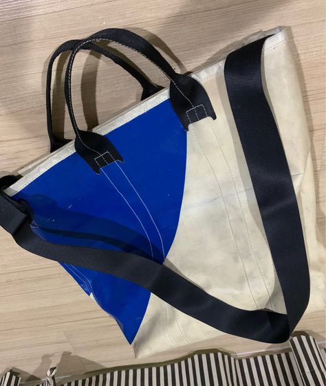 กระเป๋าสะพาย FREITAG รุ่น F74  BOB (เลิกผลิตแล้ว)  ปล่อยของสะสม สภาพใหม่ ลายสีธงชาติ ของแท้ 💯 รูปที่ 6