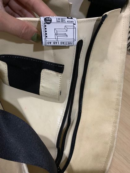 กระเป๋าสะพาย FREITAG รุ่น F74  BOB (เลิกผลิตแล้ว)  ปล่อยของสะสม สภาพใหม่ ลายสีธงชาติ ของแท้ 💯 รูปที่ 12