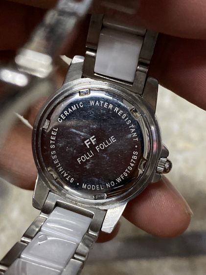 นาฬิกายี่ห้อ FOLLI  FOLLIE  ของแท้มือสอง ข้อเซรามิคขาวสแตนเลส 15 เซนติเมตร  950฿ รูปที่ 2