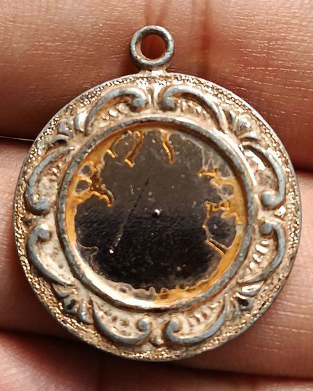 เหรียญไต้ฮงกง ปี 2500 พิมพ์เล็ก หน้าเดียว พร้อมกรอบเนื้ออลูมิเนียมกะไหล่ทอง ขนาดรวมกรอบ 2.5 ซ.ม. รูปที่ 2