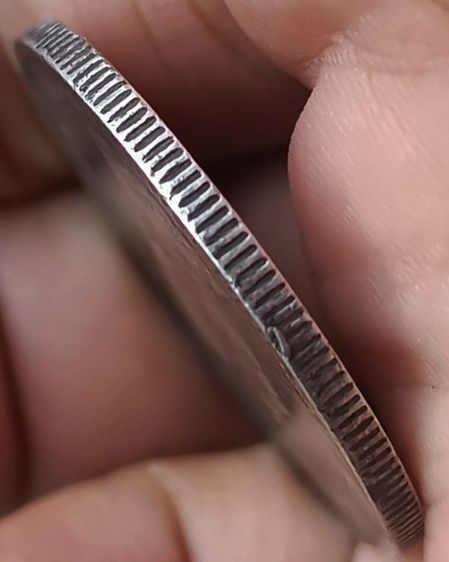 เหรียญ 1 บาท เนื้อเงิน รัชกาลที่ 5 ตราแผ่นดิน มี ร.ศ. 122 รูปที่ 3