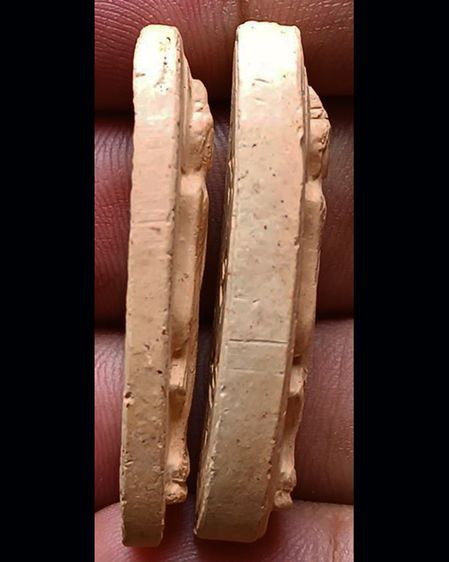 7.พระ 25 พุทธศตวรรษ เนื้อดินแร่ อย่างหนา พร้อมกล่องกำมะหยี่สวยงาม รูปที่ 4