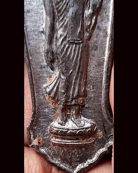 พระลีลา 25 พุทธศตวรรษ เนื้อชิน พิมพ์รองเท้าบูทคู่ มีเส้นเชื่อม รูปที่ 3