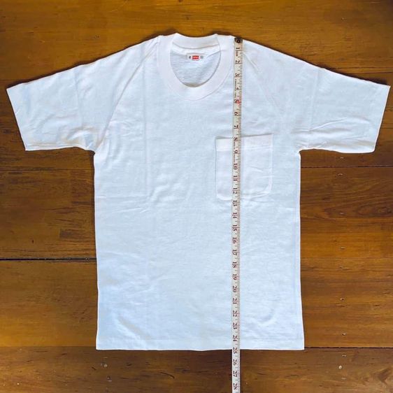 เสื้อยืดคอกลมแขนสั้น ผ้าร้อยเก่า บาง นิ่มมาก สีขาว กระเป๋าหน้าเหลี่ยม มน ไม่มีสกรีน ป้ายคอ Hanes ยุค 1960's ป้ายแขวน ไซซ์ S รูปที่ 3