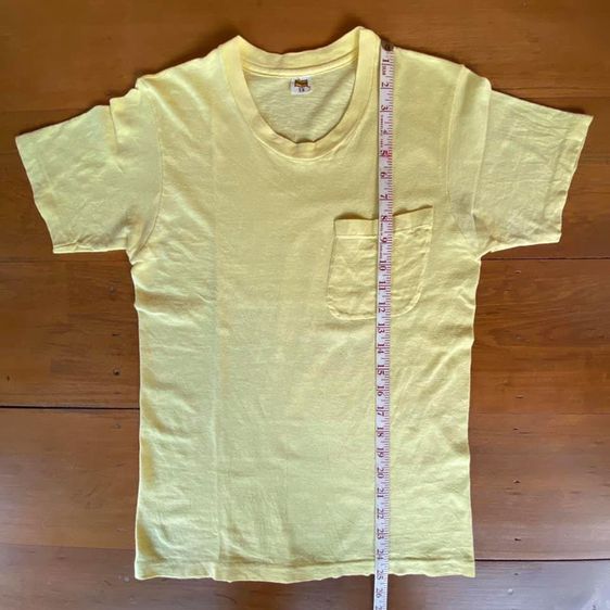 เสื้อยืดคอกลมแขนสั้น Hanes กระเป๋าหน้าโค้ง สีเหลือง ตะเข็บกระเป๋าเย็บด้านใน ไม่มีลายสกรีน ผ้าร้อยเก่า บาง นิ่ม Vintage 1970's รูปที่ 3