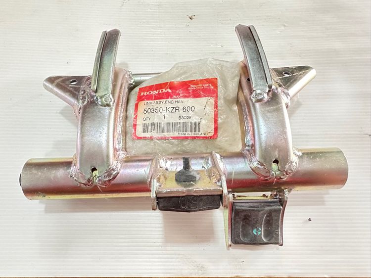 อื่นๆ เหล็กยึดเครื่องคลิก125i click125i แท้ รหัสKZR