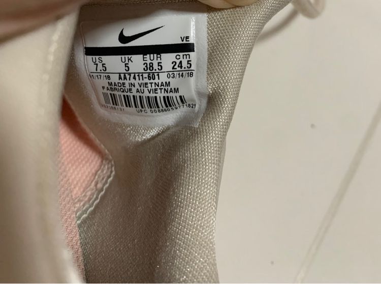 รองเท้าผ้าใบ Nike รูปที่ 9