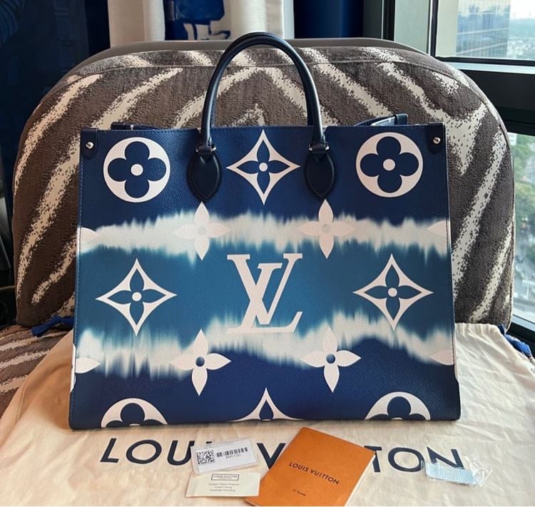Used like new LV on the  go  GM DC 20