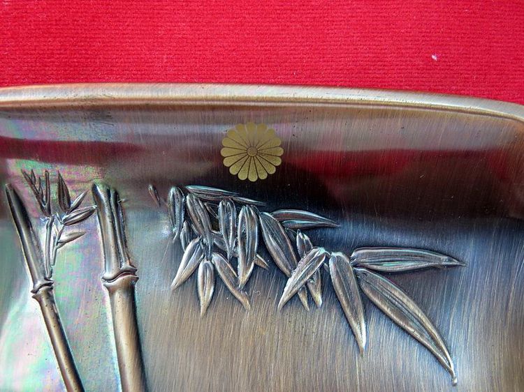 จาน ทองเหลือง ลายต้นไม้ รวม 3 ใบ รูปที่ 5