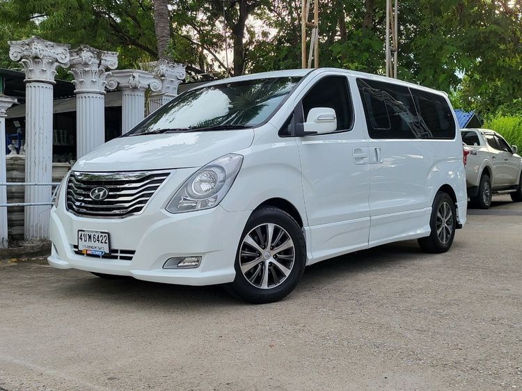 Hyundai Grand Starex 2011 2.5 VIP Van ดีเซล ไม่ติดแก๊ส เกียร์อัตโนมัติ ขาว