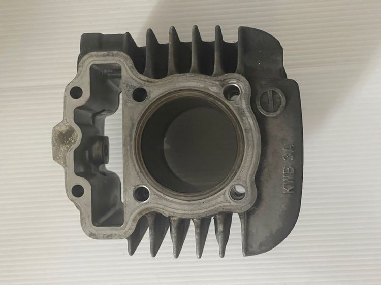 เสื้อสูบwave110i เวฟ110i แท้ รหัสKWB  รุ่นเก่าท่อรอดใต้เครื่อง รูปที่ 4