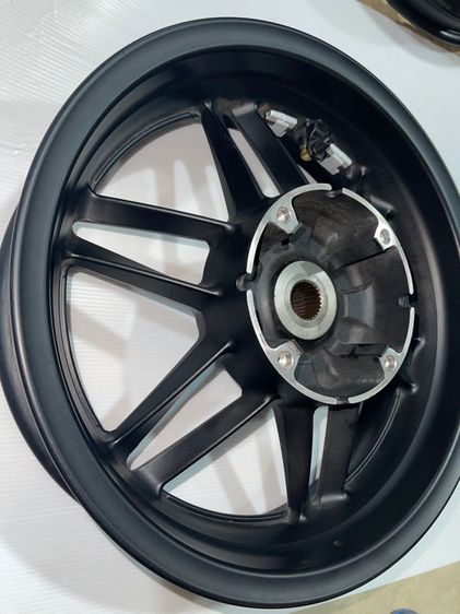 ล้อหลัง forza350 แท้ สีดำ รูปที่ 8