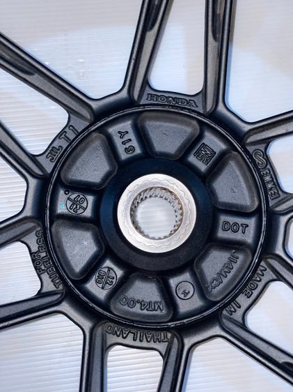 ล้อแม็กหลัง forza350 แท้ สีดำ รูปที่ 8