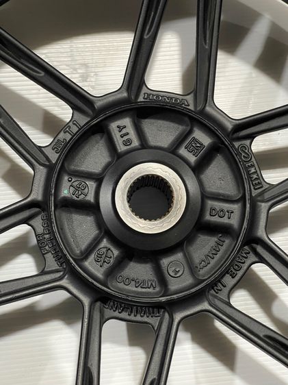 ล้อแม็กหลัง forza350 แท้ สีดำ รูปที่ 9