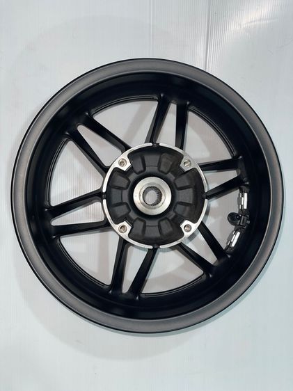ล้อแม็กหลัง forza350 แท้ สีดำ รูปที่ 4