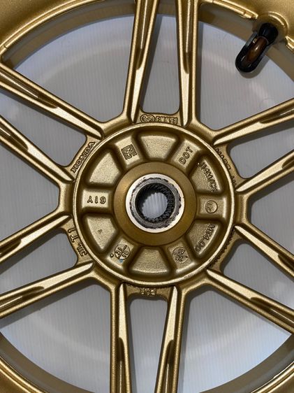 ล้อแม็กหลัง forza350 แท้ สีทอง รูปที่ 5