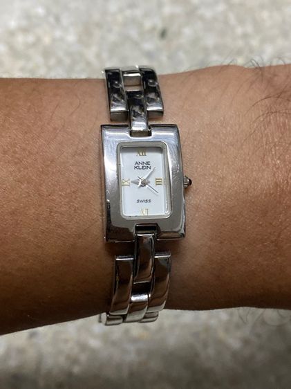 นาฬิกายี่ห้อ  ANNE  KLEIN   ของแท้มือสอง สภาพยังสวย สายยาว 17 เซนติเมตร  650฿ รูปที่ 7