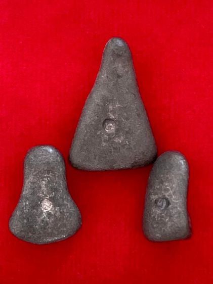 พระไตรภาคี (ผสมเนื้อตะกั่วเก่าของหลวงปู่เอี่ยมวัดหนัง) วัดโคนอน หลวงปู่โต๊ะปลุกเสก ปี พ.ศ. 2515 รูปที่ 2