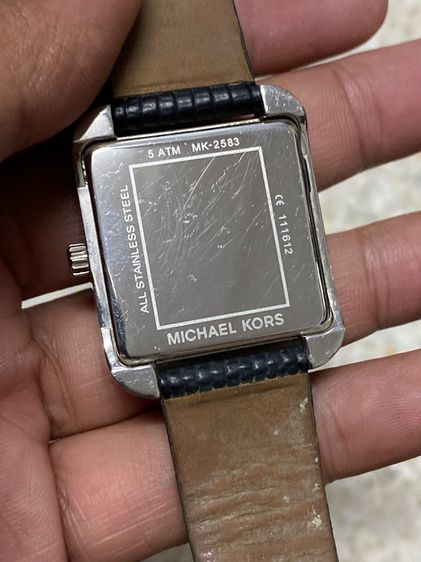 นาฬิกายี่ห้อ MICHAEL  KORS   ไมเคิล คอร์ส  ของแท้มือสอง  สายเดิม   900฿  รูปที่ 2