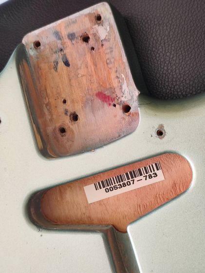 บอดี้พร้อมปิ๊คการ์ดเดิม Fender FSR American Deluxe Vintage Player '62 ซื้อมาจากอีเบย์พร้อม pickup แต่ขายหมดแล้ว สีเริ่มอมเหลืองสวย เสียง Sus รูปที่ 9