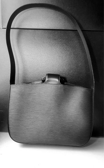 Louis Vuitton สีดำแท้ รูปที่ 2