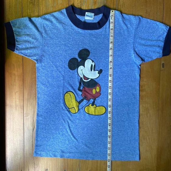 เสื้อยืดมิกกี้เมาส์ หน้าขาว เท้าเหลือง ผ้าเนื้อทราย สีฟ้า คอจั๊ม แขนจั๊ม ผ้า 50 50 Mickey Mouse Heather Blue Ringer T-Shirt ป้ายคอ Disney รูปที่ 10