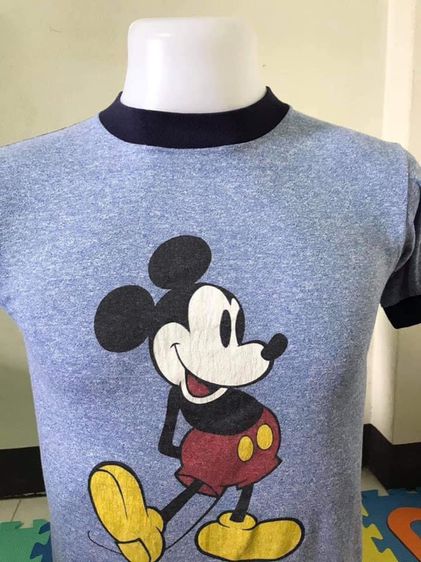 เสื้อยืดมิกกี้เมาส์ หน้าขาว เท้าเหลือง ผ้าเนื้อทราย สีฟ้า คอจั๊ม แขนจั๊ม ผ้า 50 50 Mickey Mouse Heather Blue Ringer T-Shirt ป้ายคอ Disney รูปที่ 3