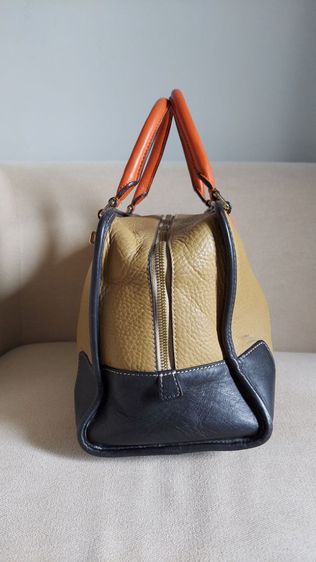 กระเป๋าถือ Loewe แท้ ทรงหมอน สีสวย รูปที่ 2