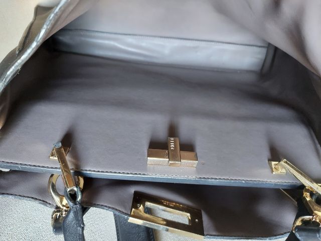 กระเป๋า Fendi สีดำ  รูปที่ 7