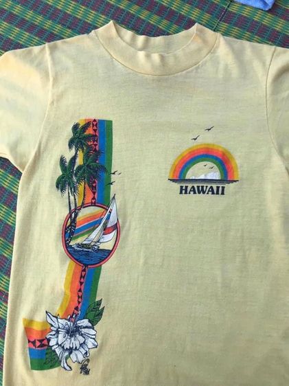 เสื้อยืดคอกลมแขนสั้น ผ้าบาง สกรีนลาย รุ้งตั้ง เรือใบ ดอกไม้ วิวทะเล HAWAII ตอก นกแก้ว POLY TEES HAWAII ผ้า 50 50 ป้ายคอ t-crew Sunstrokes รูปที่ 9