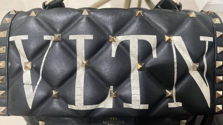 กระเป๋า Valentino Garavani ทรงบุนวม งาน Rare  รูปที่ 14