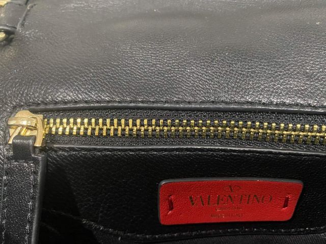 กระเป๋า Valentino Garavani ทรงบุนวม งาน Rare  รูปที่ 13