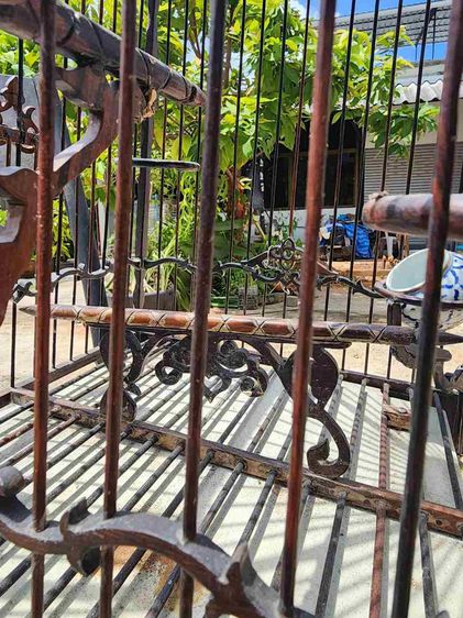 กรงนก เก่าเก็บ แกะลายฉลุ งานทำมือ นคร รุ่นเก่า หายาก ไม้อย่างดี หนัก  รูปที่ 10