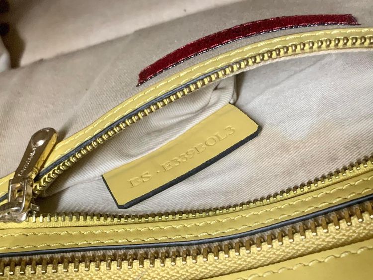 กระเป๋าถือ Valentino Garavani สีเหลืองเลม่อน ลิมิเตด  รูปที่ 9