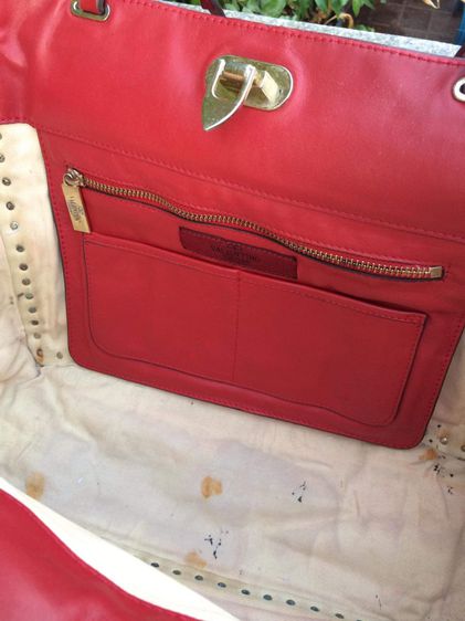 กระเป๋า valentino garavani rockstud tote bag แท้ สีแดงโมโนโทน  รูปที่ 18