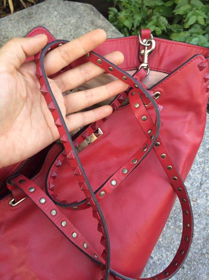 กระเป๋า valentino garavani rockstud tote bag แท้ สีแดงโมโนโทน  รูปที่ 14