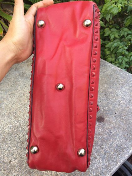 กระเป๋า valentino garavani rockstud tote bag แท้ สีแดงโมโนโทน  รูปที่ 10