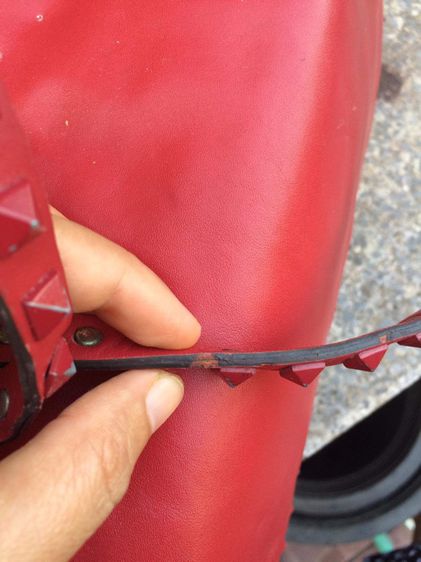 กระเป๋า valentino garavani rockstud tote bag แท้ สีแดงโมโนโทน  รูปที่ 5