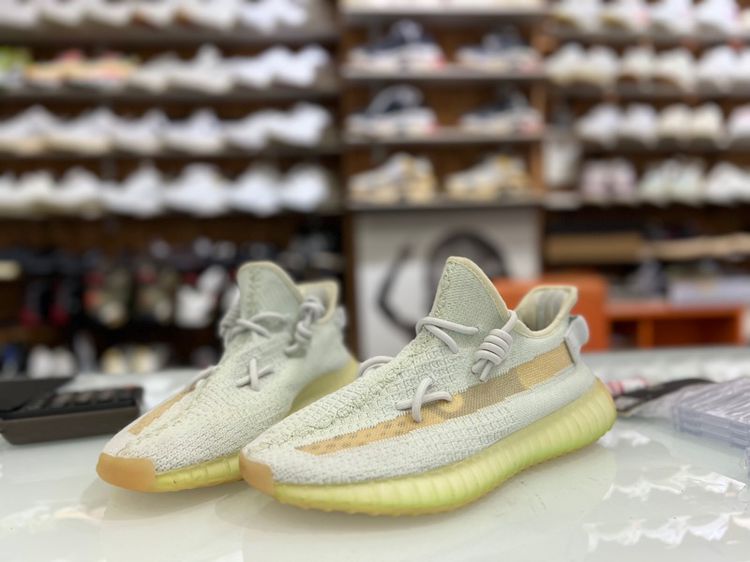 Yeezy Boost 350 V2 Hyperspace รูปที่ 1