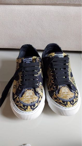 รองเท้าผ้าใบ Versace ไซส์ 37 