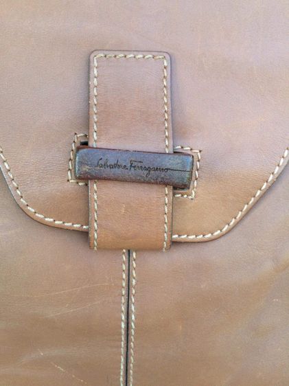 กระเป๋าถือใบใหญ่ salvatore ferragamo ของแท้ รูปที่ 2