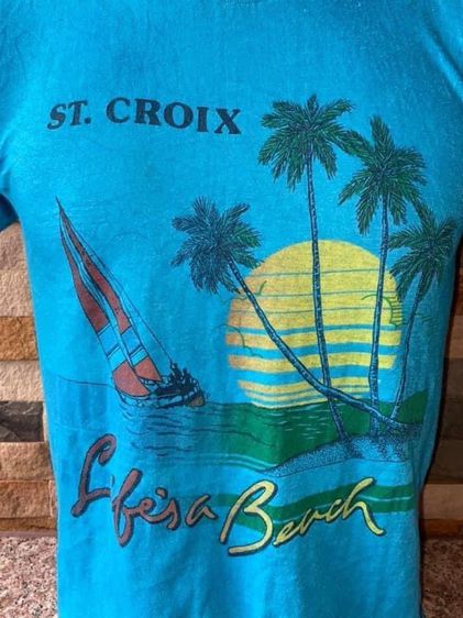 เสื้อยืดผ้าบาง สกรีนลาย เรือใบ ต้นมะพร้าว พระอาทิตย์ วิวทะเล ST. CROIX Life’s a Beach ผ้า 50 50 รูปที่ 4