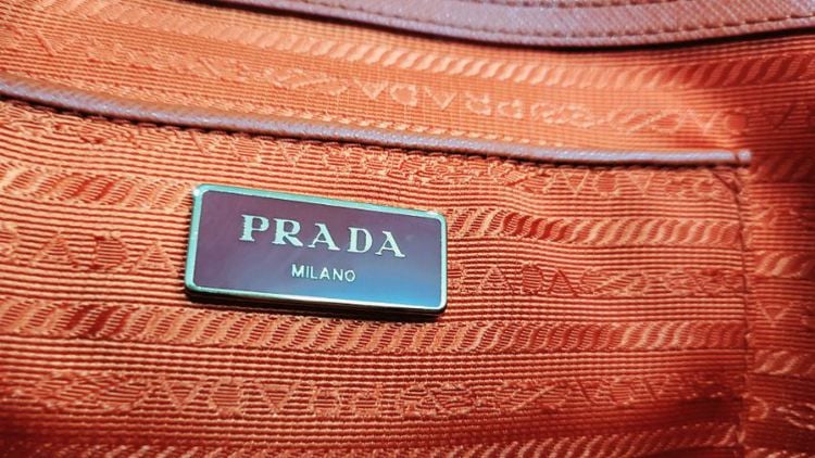 ขายกระเป๋า PRADA Saffiano Lux 35 นิ้ว Tote Orange comes with Card  and Dust bag 

 รูปที่ 3