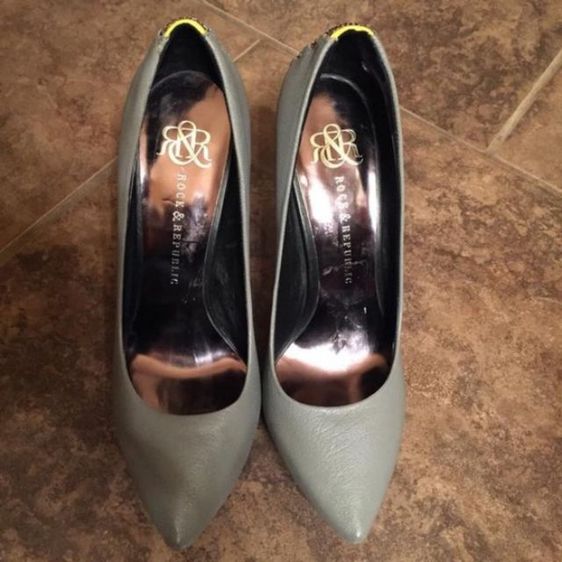 ขายรองเท้า Rock and  Republic Lotus Platform Pumps with Chains, High Heels Size US 6  รูปที่ 2