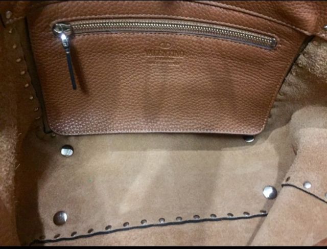 ขายกระเป๋า 
Valentino Garavani Rockstud trapeze tote crafted  รูปที่ 5