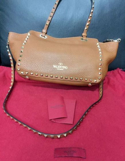 ขายกระเป๋า 
Valentino Garavani Rockstud trapeze tote crafted  รูปที่ 2