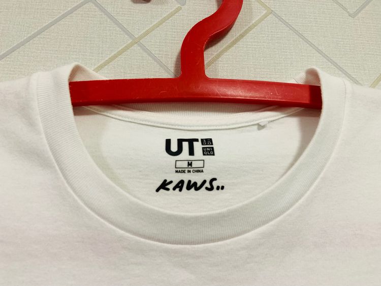 เสื้อยืด KAWS by Uniqlo แท้ 💯 size M ขนาด อก 20 ยาว 27 นิ้ว สภาพใหม่มาก ลายสวย เนื้อผ้านิ่มมาก หายากน่าสะสมครับ รูปที่ 3