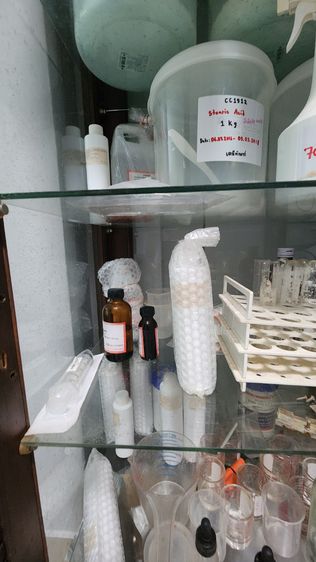 ไม่รวมตู้ ผงตัว ทำสบู่ ผงทำสบู่ และ อุปกรณ์ ต่างๆ ครบชุด ชุดทำสบู่ มีส่วนผสม หลายชนิด ขายเหมาหมด ยกทุกอย่างให้หมด ไม่รวมตู้  รูปที่ 7