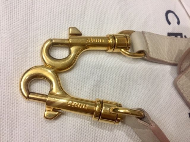 ขายกระเป๋า

Celine Trapeze Medium Tri Colour White Black and Brown  รูปที่ 6